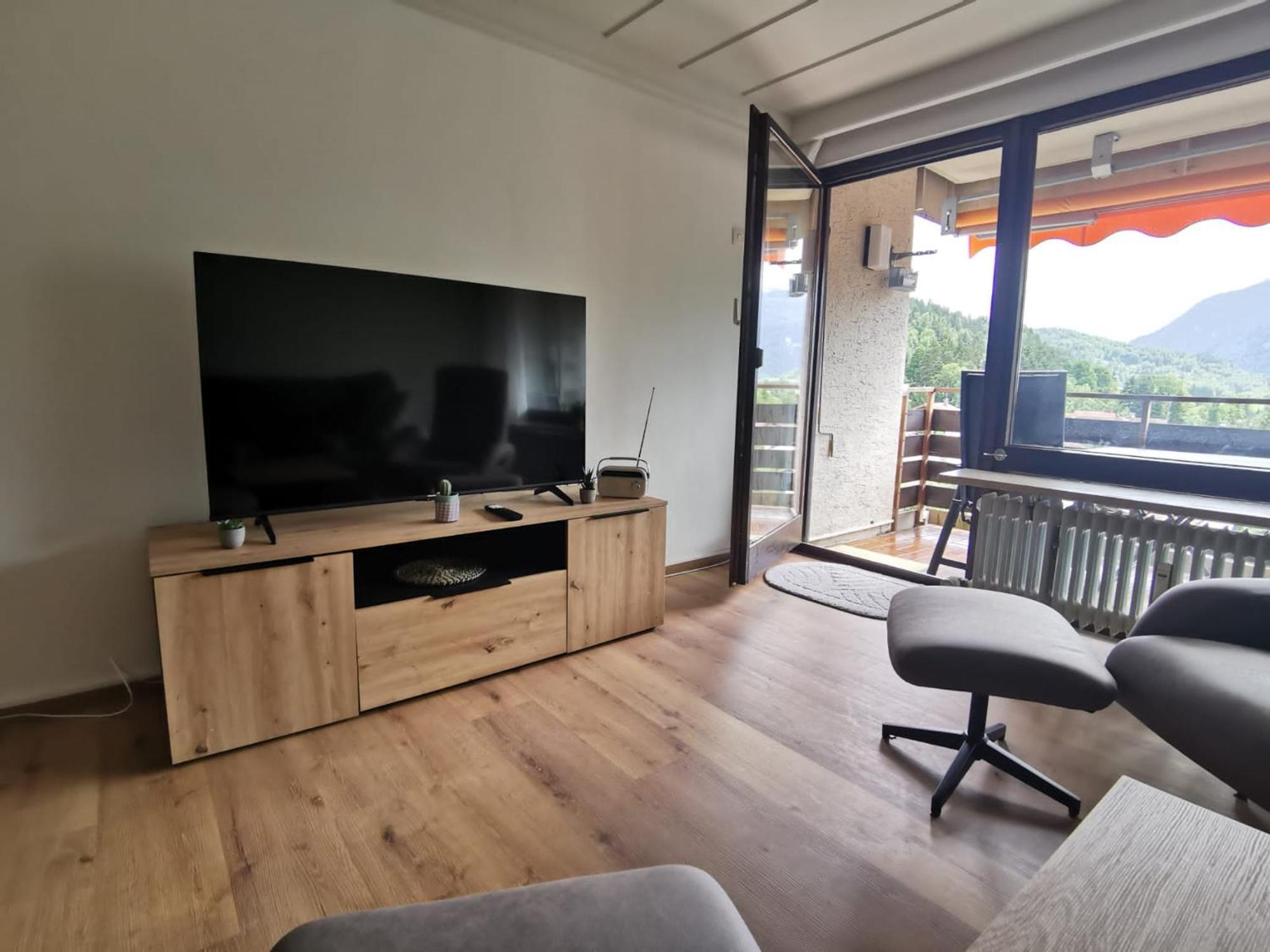 Arnold Apartment *